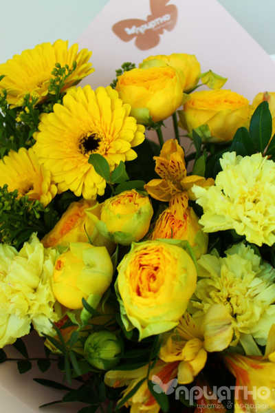 Букет цветов на 8 марта № 700