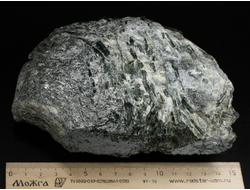 Актинолит в белом тальке, необработанный, дикий образец, Россия, Северный Кавказ, КЧР (145*110*60 мм, 1613 г) №37779