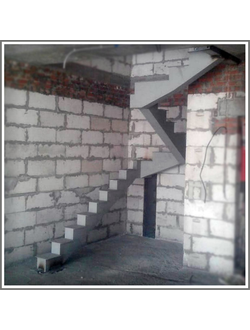 мк №13. металлокаркас. центральный косоур с поворотными ступенями