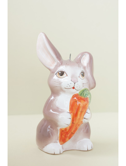 Заяц c морковкой