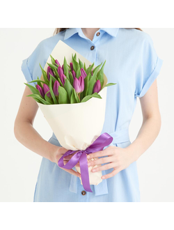 15 сиреневых тюльпанов