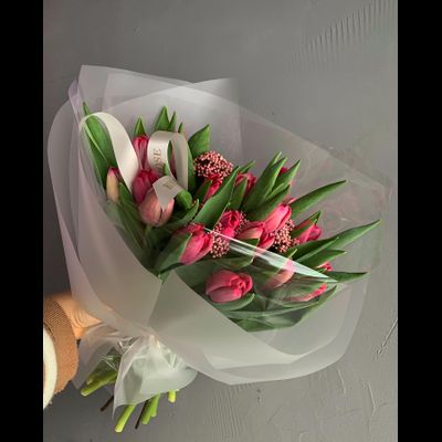 Букет розовых тюльпанов с озотамнусом (модификация 1)