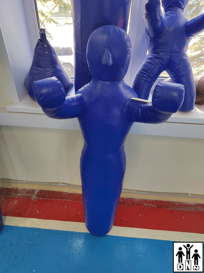 Манекен для борьбы одноногий