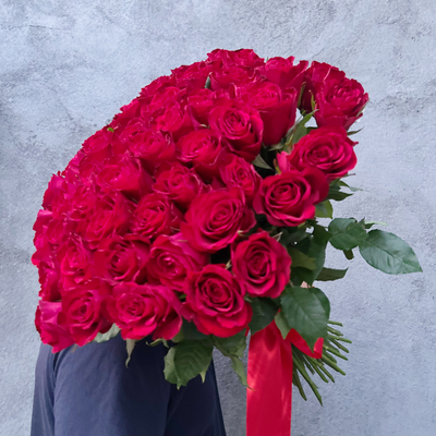 Букет красных роз 51 шт