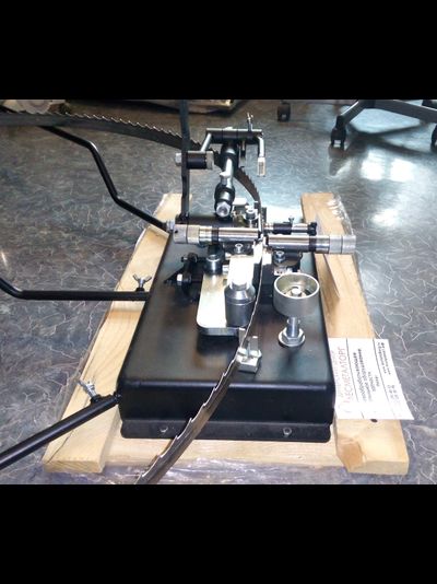 Разводной станок для ленточных пил, двухсторонний, полуавтоматический