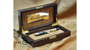 Деревянный футляр для ручки "Montegrappa". Изготовлен на заказ из ореха и искусственной замши. 