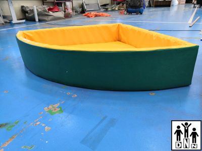 Детский сухой бассейн угловой R150xH36 зеленый без аппликаций DNN