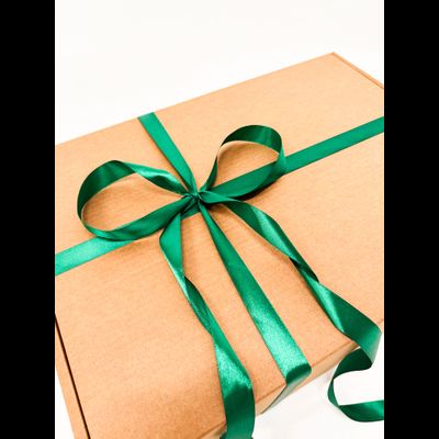 Огромная подарочная коробка GILEV 52x38x22 см с наполнителем и зеленой лентой