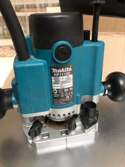 Пластина под Makita  RP1110C для установки фрезера в стол 350*250 мм.