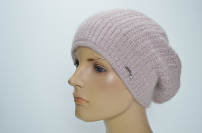 Розовый вязаный берет из альпака