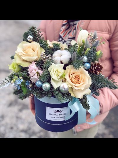 Новогодний букет с розами