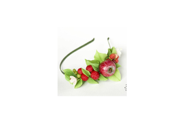 Работа Юлии Артамоновой. Использованы молды малины и земляники.