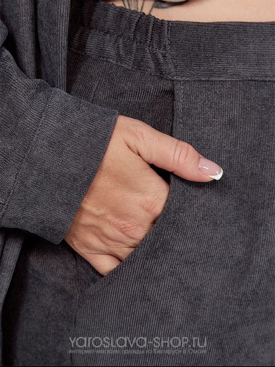 Костюм женский 2-х предметный, состоящий из рубашки и брюк