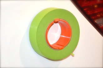 2" THE TAPE THING (48MM) МАГНИТНЫЙ ДЕРЖАТЕЛЬ ДЛЯ МАCКИРОВОЧНОЙ ЛЕНТЫ 2" (48MM)