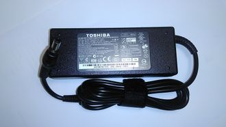 Блок питания Toshiba U305, Portege M400, M700. 19V 4.74A (90W) 5.5*2.5mm