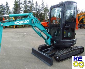 PW02C01225P1 стекло заднее правое Kobelco SK20, 27, 30, 35, 40, 50SR-3