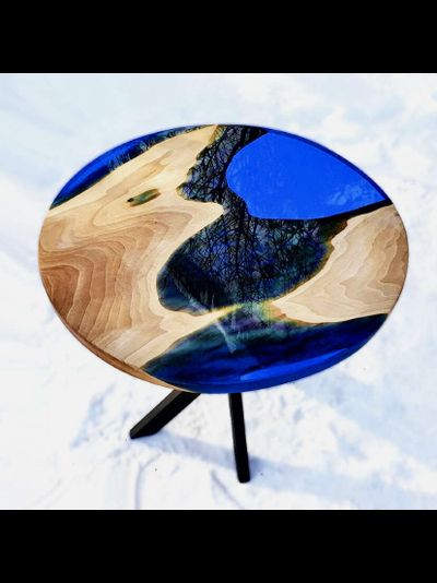 круглый стол из спила с рекой