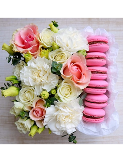 Коробочка с макарунами "Love"