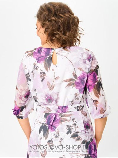 Шифоновое платье А-силуэта с цветочным принтом на белом фоне