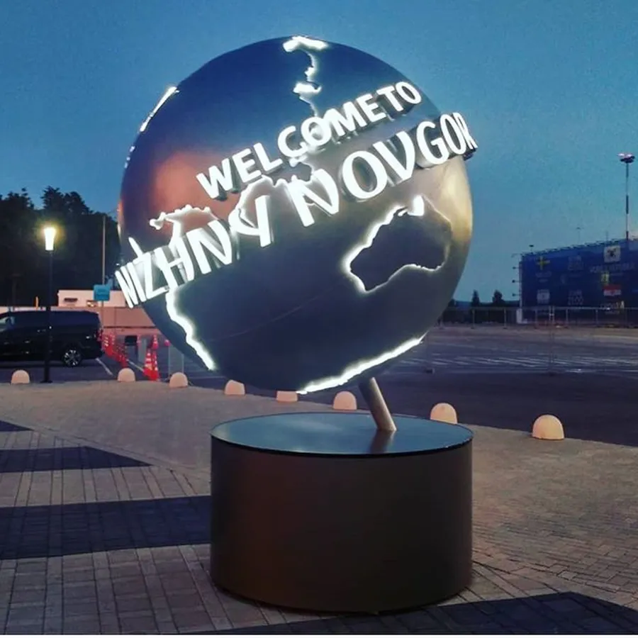 Арт-объект Земной шар из стеклопластика