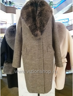 bezhevoe-zhenskoe-palto-s-mehovym-vorotnikom-kupit-moskva