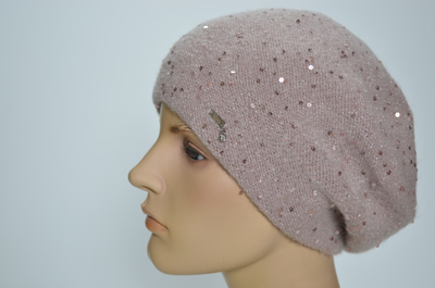 Розовый итальянский берет вязаный с пайетками