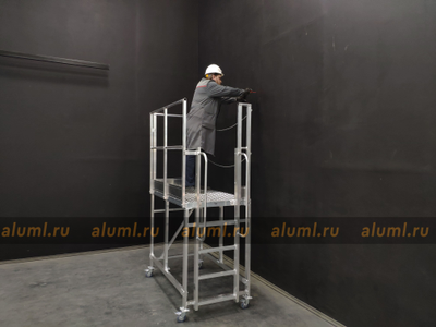 Лестница с площадкой ЛС-1300 вертикальная