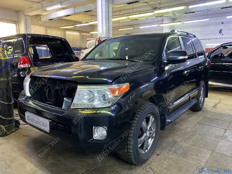 Рестайлинг Land Cruiser 200 из 2012 в 2021 Lounge