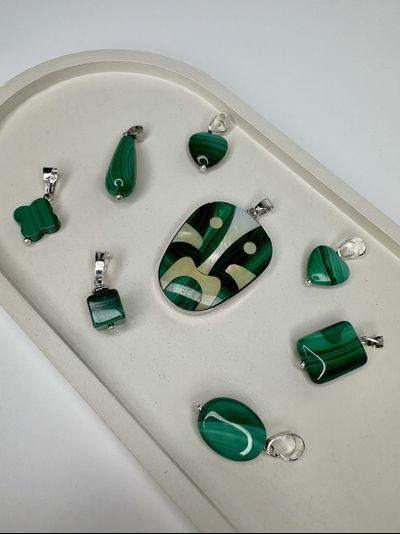 Кулоны из натурального малахита, разные виды