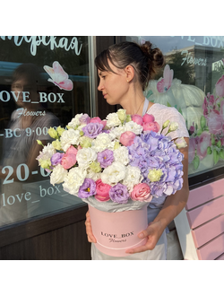 Букет в шляпной коробке микс цветов S+ №2