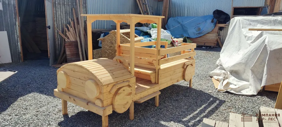 Машинка детская игровая, уличная. Размер: 2500*1000