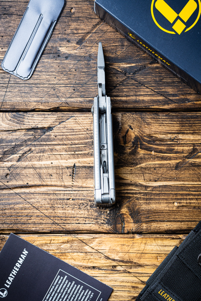 Leatherman Surge с чехлом на кнопке