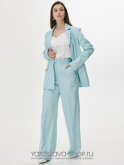 Двухпредметный костюм нежно-голубого цвета