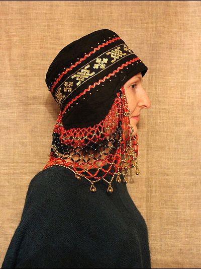 Русский традиционный женский головной убор "Повойник с позатыльнем".