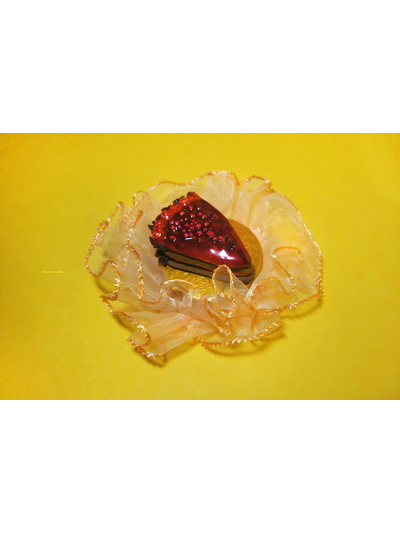 Брошь &quot;Ещё кусочек ягодно-шоколадного тортика&quot;