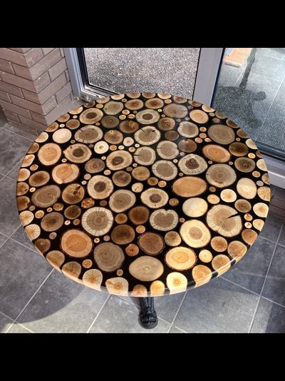 стол из торцевых спилов и эпоксидной смолы