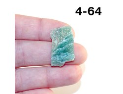 Авантюрин натуральный (необработанный) зеленый №4-64: 3,4г - 26*16*9мм