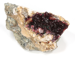 Эритрин, кристаллы на породе, коллекционный образец, Марокко (79*47*45 мм, 204 г) №28826