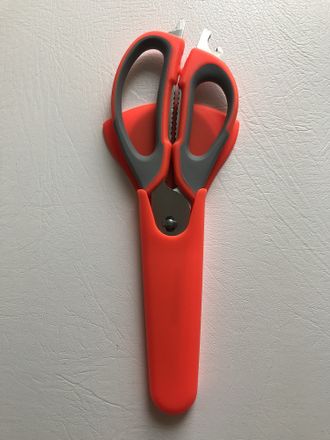 Кухонные ножницы в пластиковом чехле на магните