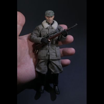 Немецкий снайпер Эрвин Кёниг ("Враг у ворот") - КОЛЛЕКЦИОННАЯ ФИГУРКА 1/12 German Sniper Colonel (CMS013) - POPTOYS