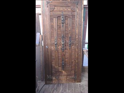 Состаренные двери из масива