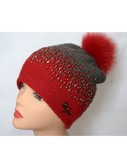 красная шапка с помпоном