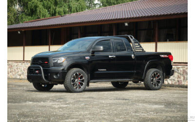 Пороги силовые BMS URBAN для Tayota Tundra Double Cab 2007-2021