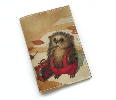 Обложка на паспорт с принтом "Ёжик с чемоданом"