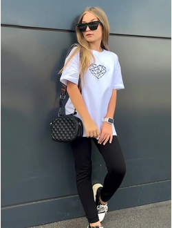 Футболка с вышивкой и леггинсы