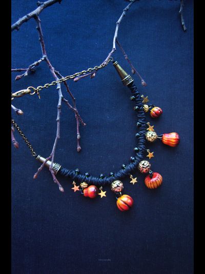 Короткое колье &quot;Час Звезды - время чудес&quot; с подвесками-тыковками и чешским стеклом