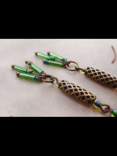 &quot;Сокровище хвойного леса&quot;, бохо-серьги с кварцем и чешским бисером