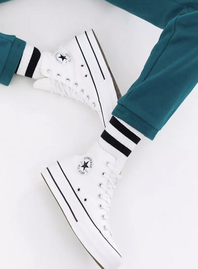 Кеды Converse Hi Lift  белые высокие на ногах фото