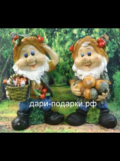 Гном с орехами и ягодами на шляпе 47*26см   2,5кг    полистоун пр-во Россия 3289/09404-4*