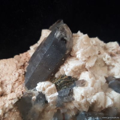 Дымчатый кварц на микроклине. 75*56*15мм